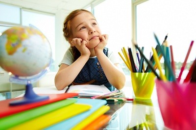 Sfatul psihologului: Este destul de normal ca până la 6-7 ani, activitatea de bază a copilului să fie jocul Sfatul psihologului: Este destul de normal ca până la 6-7 ani, activitatea de bază a copilului să fie jocul