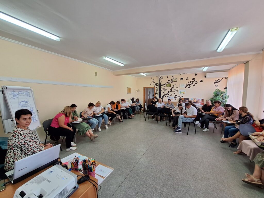 Clubul părinților: Valorificarea parentingului pozitiv în incluziunea socio-educațională a copiilor la debutul școlar Clubul părinților: Valorificarea parentingului pozitiv în incluziunea socio-educațională a copiilor la debutul școlar