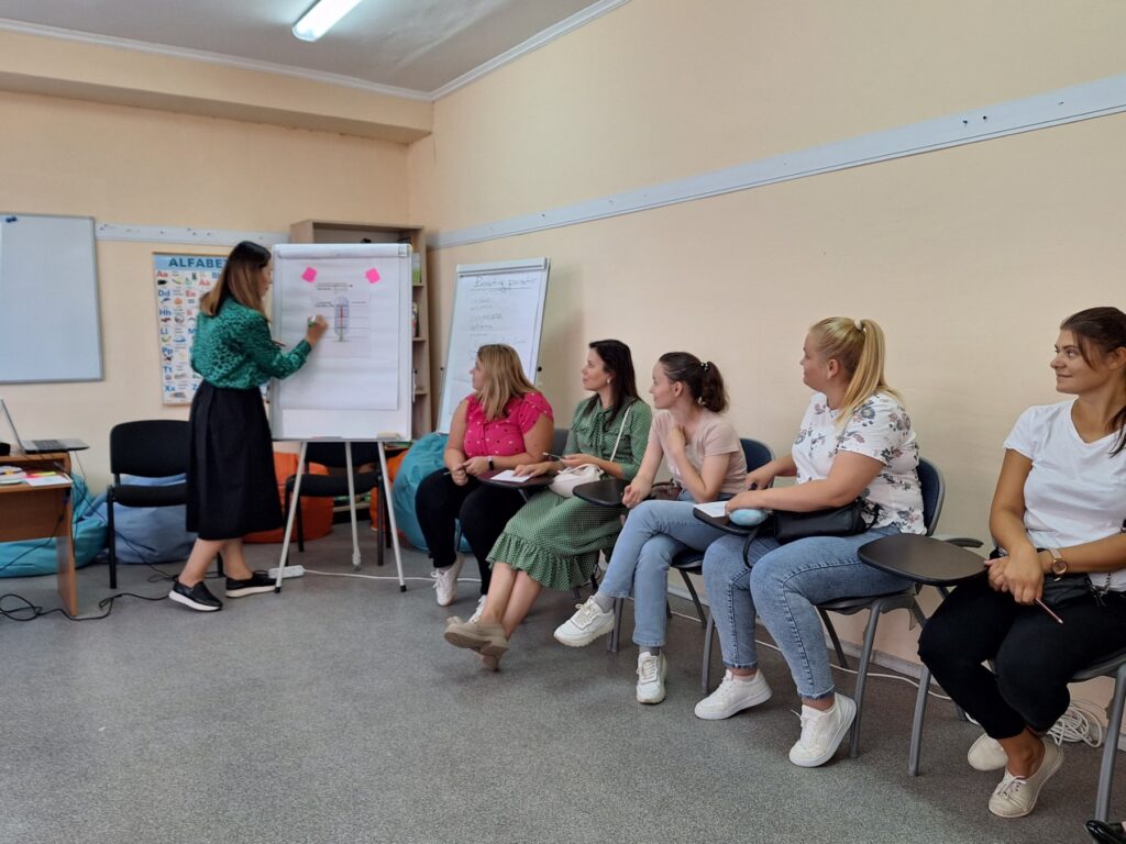 Clubul părinților: Valorificarea parentingului pozitiv în incluziunea socio-educațională a copiilor la debutul școlar Clubul părinților: Valorificarea parentingului pozitiv în incluziunea socio-educațională a copiilor la debutul școlar