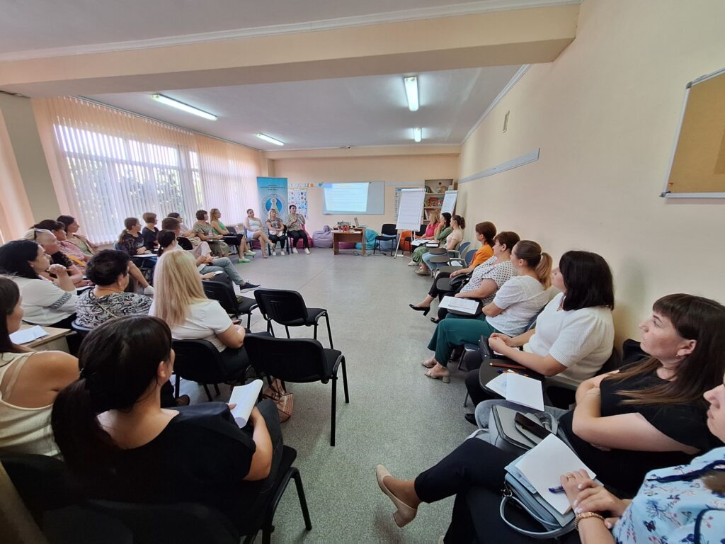 Clubul părinților: Valorificarea parentingului pozitiv în incluziunea socio-educațională a copiilor la debutul școlar Clubul părinților: Valorificarea parentingului pozitiv în incluziunea socio-educațională a copiilor la debutul școlar
