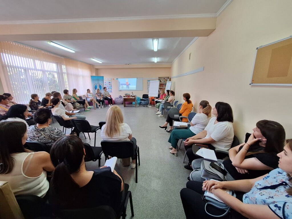 Clubul părinților: Valorificarea parentingului pozitiv în incluziunea socio-educațională a copiilor la debutul școlar Clubul părinților: Valorificarea parentingului pozitiv în incluziunea socio-educațională a copiilor la debutul școlar