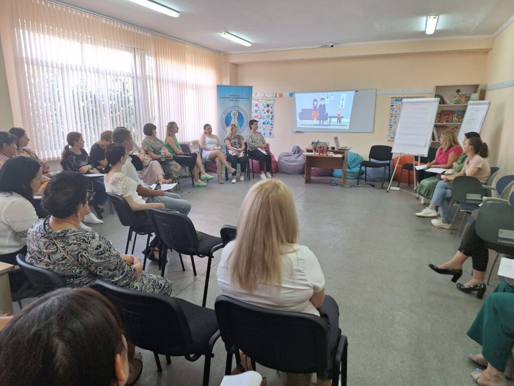 Clubul părinților: Valorificarea parentingului pozitiv în incluziunea socio-educațională a copiilor la debutul școlar Clubul părinților: Valorificarea parentingului pozitiv în incluziunea socio-educațională a copiilor la debutul școlar