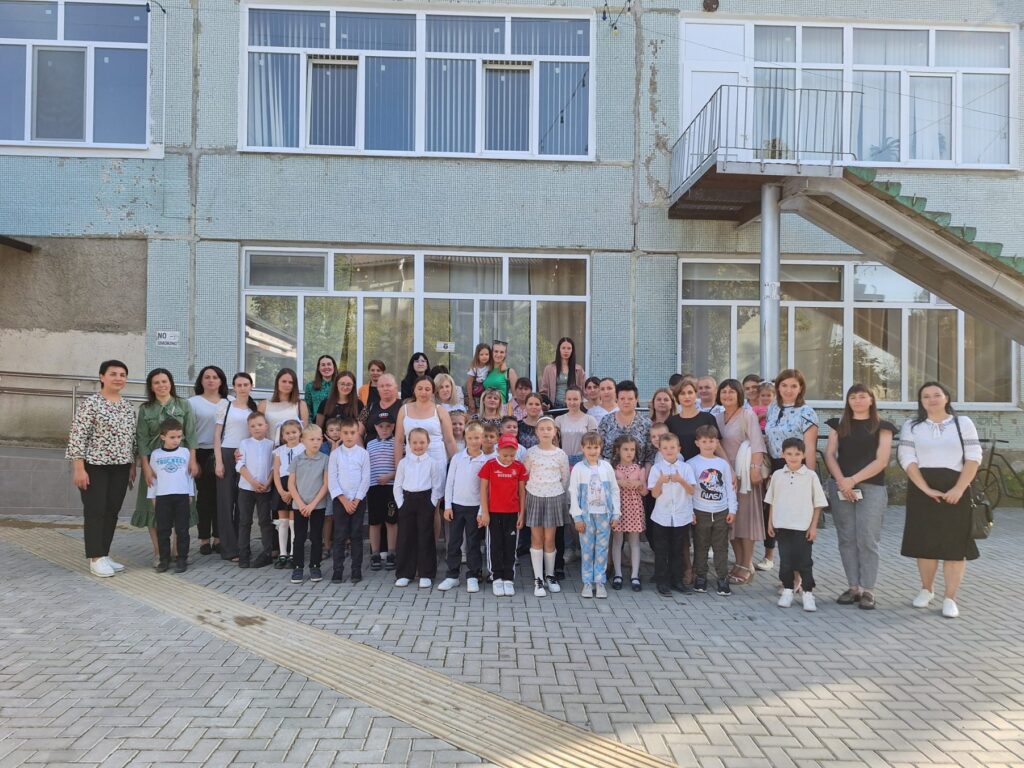 Clubul părinților: Valorificarea parentingului pozitiv în incluziunea socio-educațională a copiilor la debutul școlar Clubul părinților: Valorificarea parentingului pozitiv în incluziunea socio-educațională a copiilor la debutul școlar