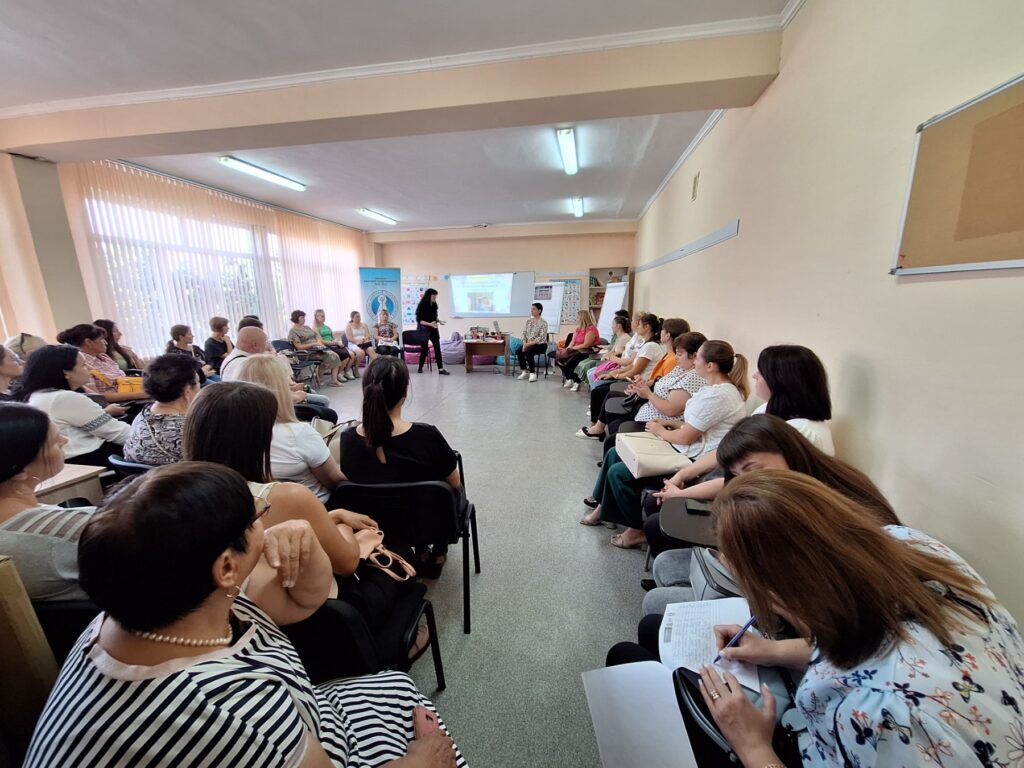 Clubul părinților: Valorificarea parentingului pozitiv în incluziunea socio-educațională a copiilor la debutul școlar Clubul părinților: Valorificarea parentingului pozitiv în incluziunea socio-educațională a copiilor la debutul școlar