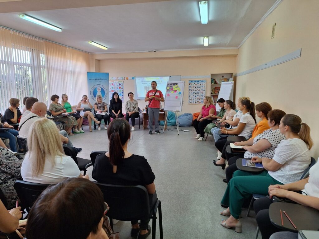 Clubul părinților: Valorificarea parentingului pozitiv în incluziunea socio-educațională a copiilor la debutul școlar Clubul părinților: Valorificarea parentingului pozitiv în incluziunea socio-educațională a copiilor la debutul școlar