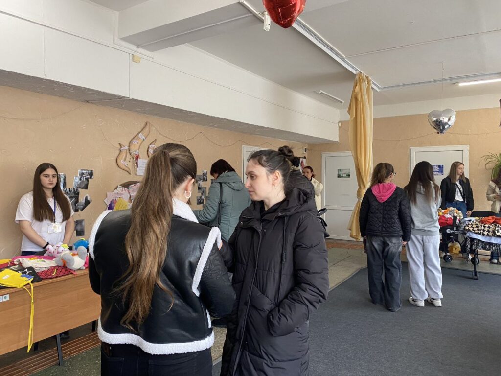 Voluntarii CRAT au organizat un Târg Caritabil și au donat 6500 de lei către Caritate.md Voluntarii CRAT au organizat un Târg Caritabil și au donat 6500 de lei către Caritate.md