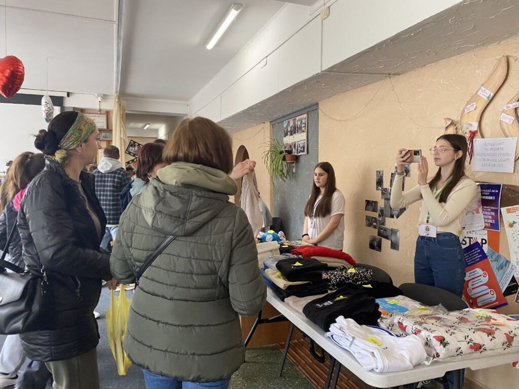 Voluntarii CRAT au organizat un Târg Caritabil și au donat 6500 de lei către Caritate.md Voluntarii CRAT au organizat un Târg Caritabil și au donat 6500 de lei către Caritate.md