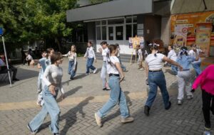Orășelul Tinerilor marcat prin activități pentru toate gusturile la Centrul de Resurse pentru Adolescenți și Tineret Bălți, cu prezența a 300 de participanți! Orășelul Tinerilor marcat prin activități pentru toate gusturile la Centrul de Resurse pentru Adolescenți și Tineret Bălți, cu prezența a 300 de participanți!