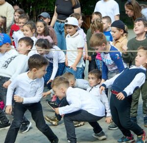 Orășelul Tinerilor marcat prin activități pentru toate gusturile la Centrul de Resurse pentru Adolescenți și Tineret Bălți, cu prezența a 300 de participanți! Orășelul Tinerilor marcat prin activități pentru toate gusturile la Centrul de Resurse pentru Adolescenți și Tineret Bălți, cu prezența a 300 de participanți!
