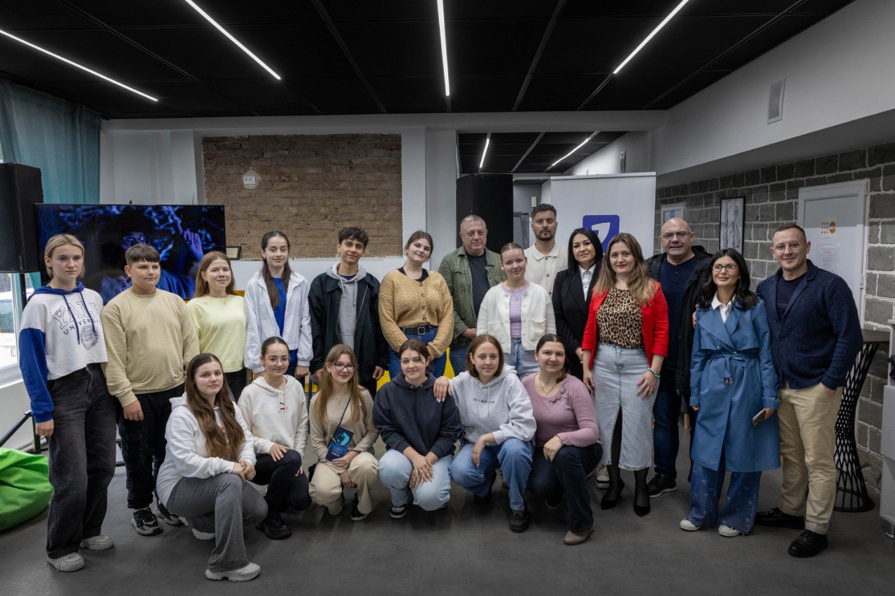 Întâlnire inspirațională cu reprezentanții Jurnal TV la Centrul de Resurse pentru Adolescenți și Tineret Bălți. Întâlnire inspirațională cu reprezentanții Jurnal TV la Centrul de Resurse pentru Adolescenți și Tineret Bălți.