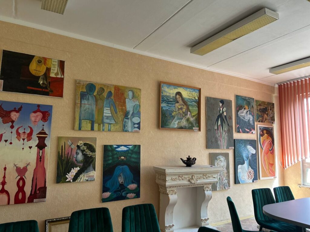Sala de Conferințe a Centrului de Resurse pentru Adolescenți și Tineret Bălți. Sala de Conferințe a Centrului de Resurse pentru Adolescenți și Tineret Bălți.