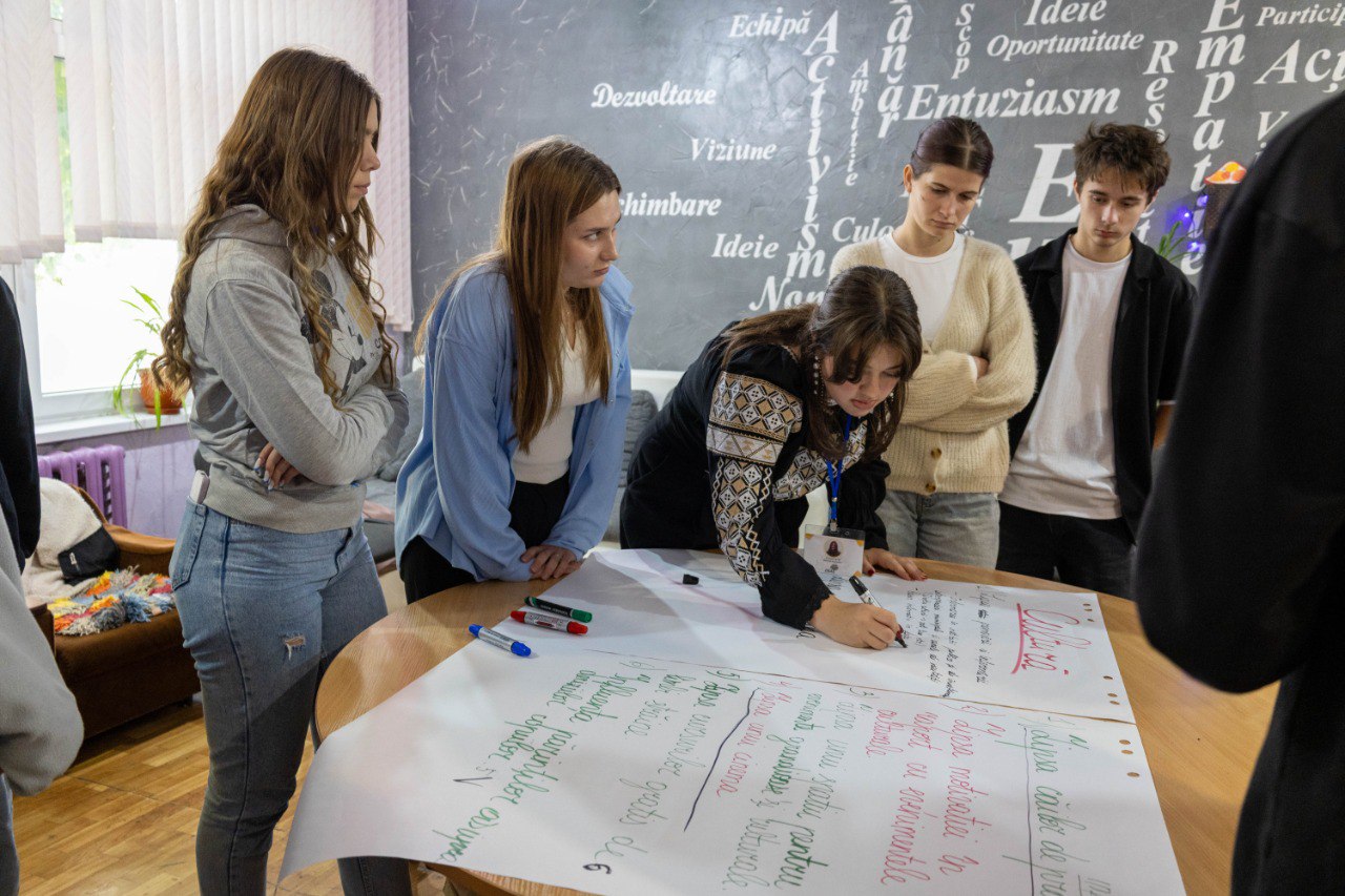 Forumul Municipal al Tinerilor ,,Youth Talks” la CRAT Forumul Municipal al Tinerilor ,,Youth Talks” la CRAT